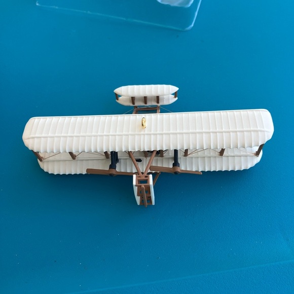 Hallmark Keepsake Ornament - The Flight at Kitty Hawk - Picture 9 of 11